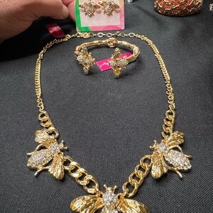 Lilly Pulitzer Bee Jewelry Set – Necklace, Bracelet & Earrings